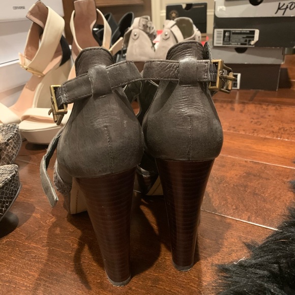 Elliot Lucca Grey taupe block platform heels - Picture 5 of 5